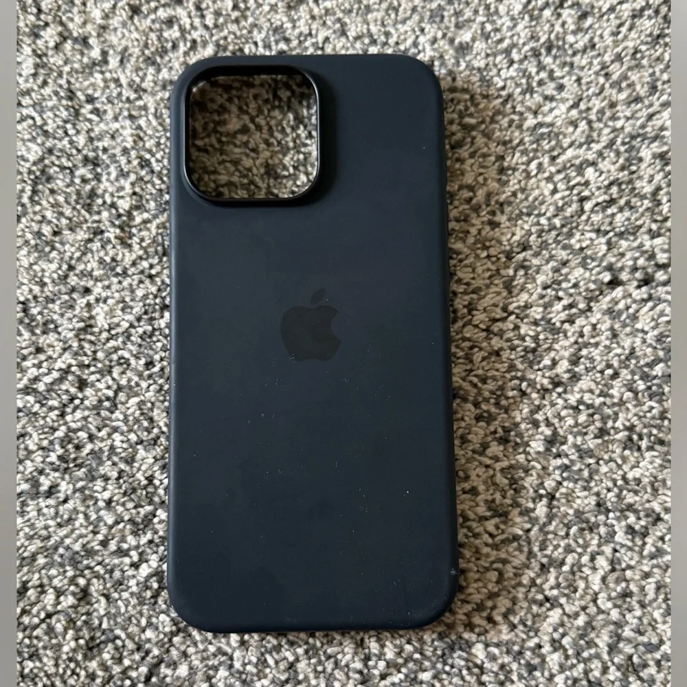 Apple iPhone 16 Pro Max Silicone Case with MagSafe